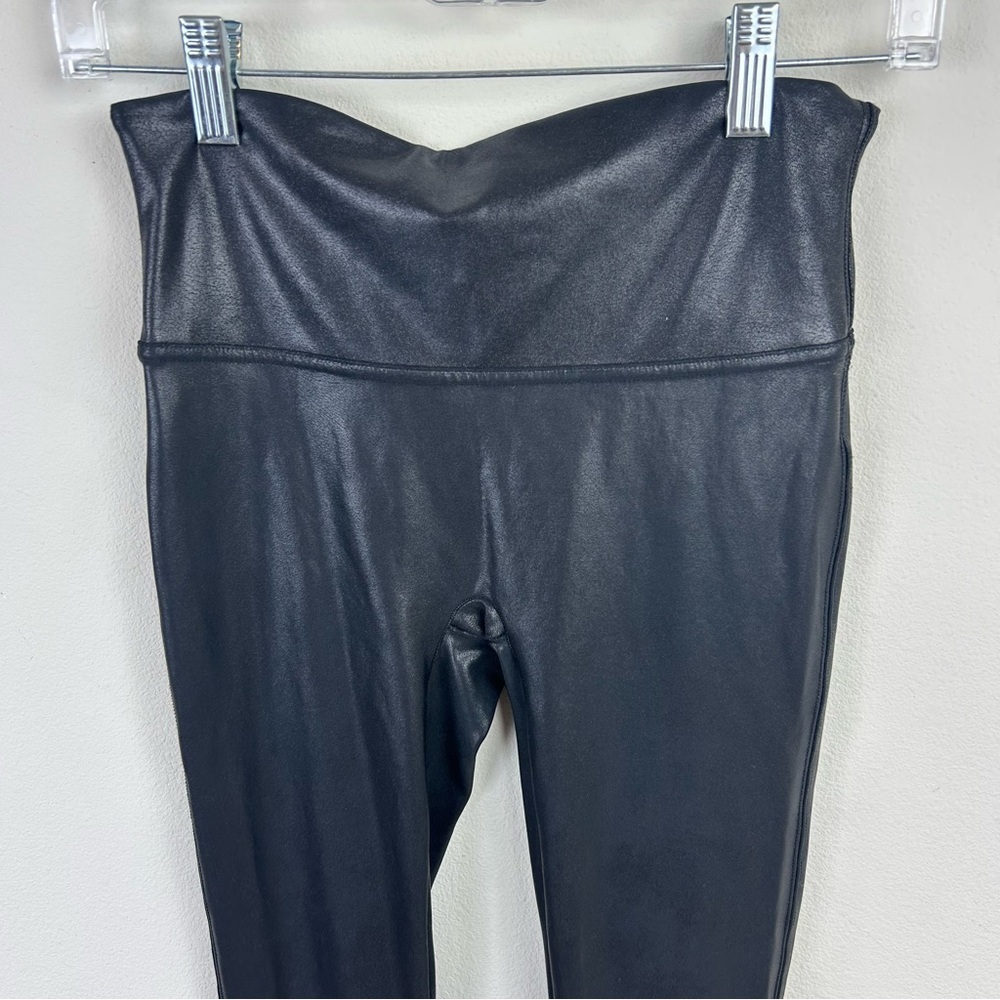 SPANX Faux Leather Leggings Black crackle size: M petite - Picture 3 of 8